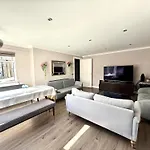 Immanuel House - Modern Luxury Victorian Home 1872 - Free Parking & Superfast Fibre Optic Wifi