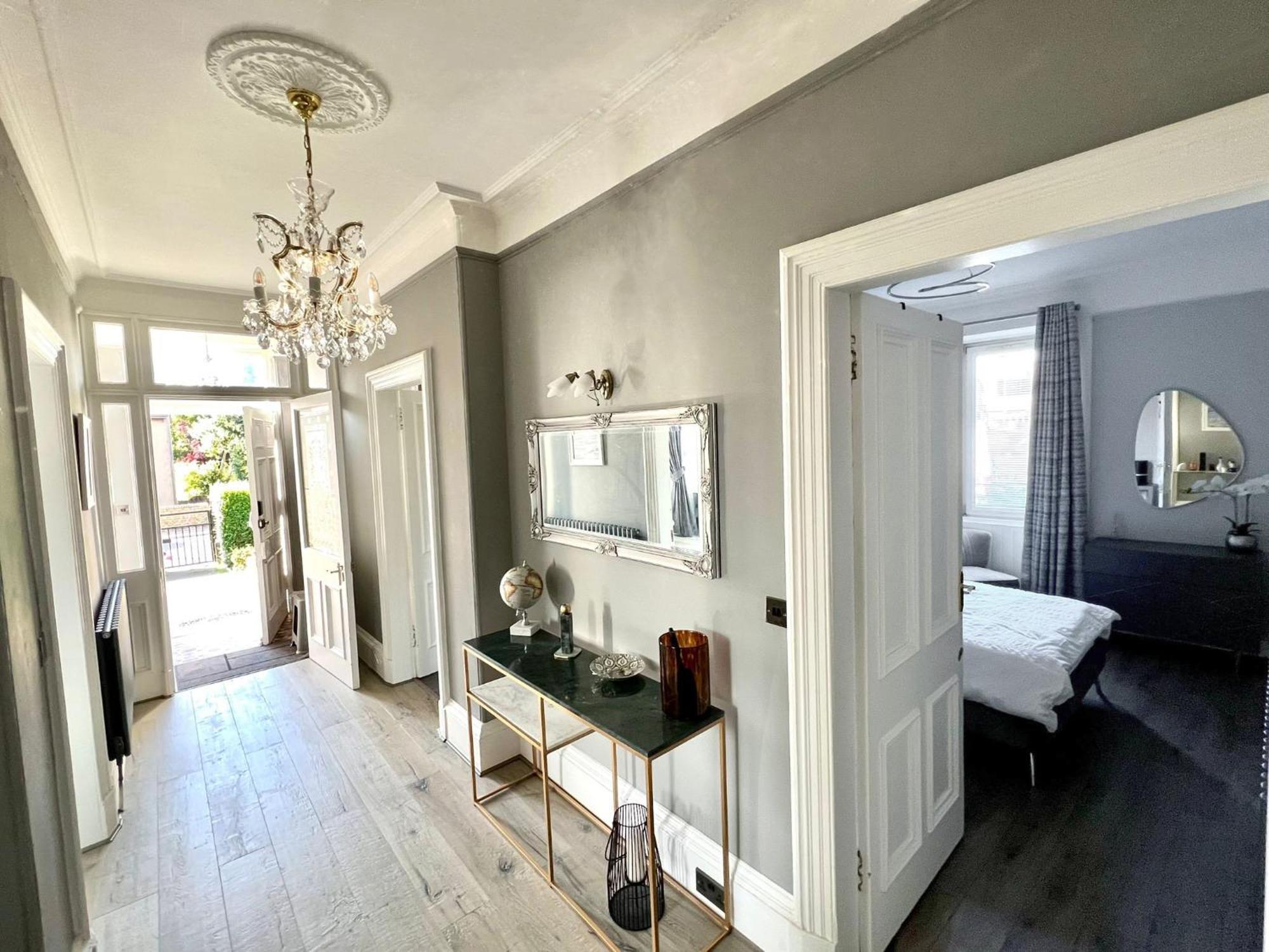 Immanuel House - Modern Luxury Victorian 1872 - Free Parking & Superfast Fibre Optic Wifi *