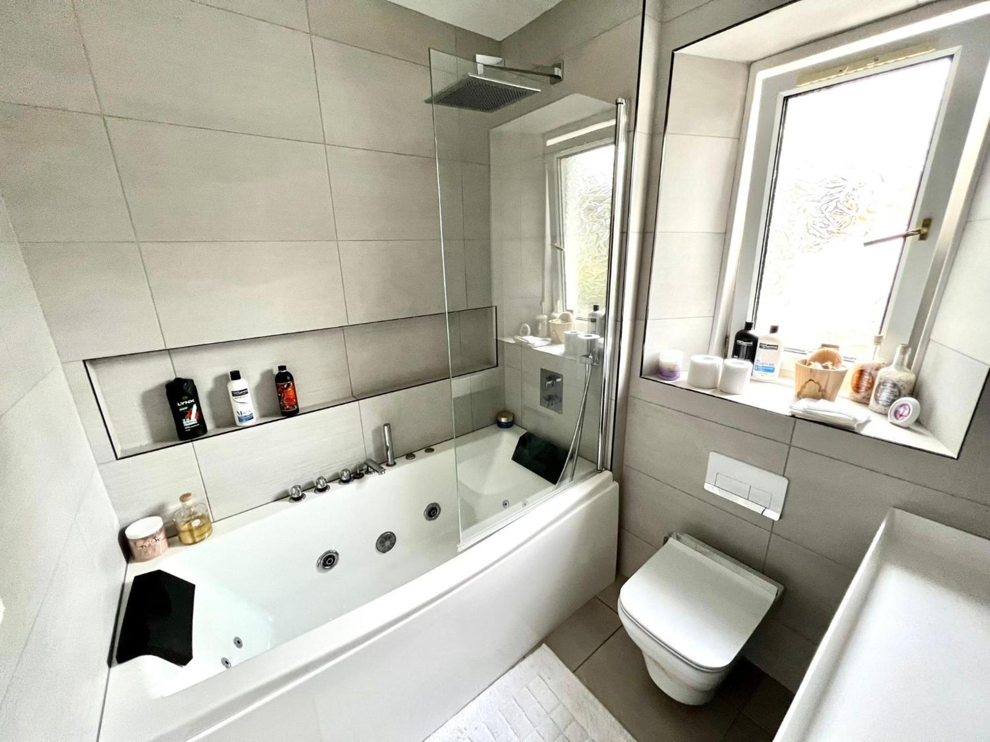 Immanuel House - Modern Luxury Victorian 1872 - Free Parking & Superfast Fibre Optic Wifi Edinburgh